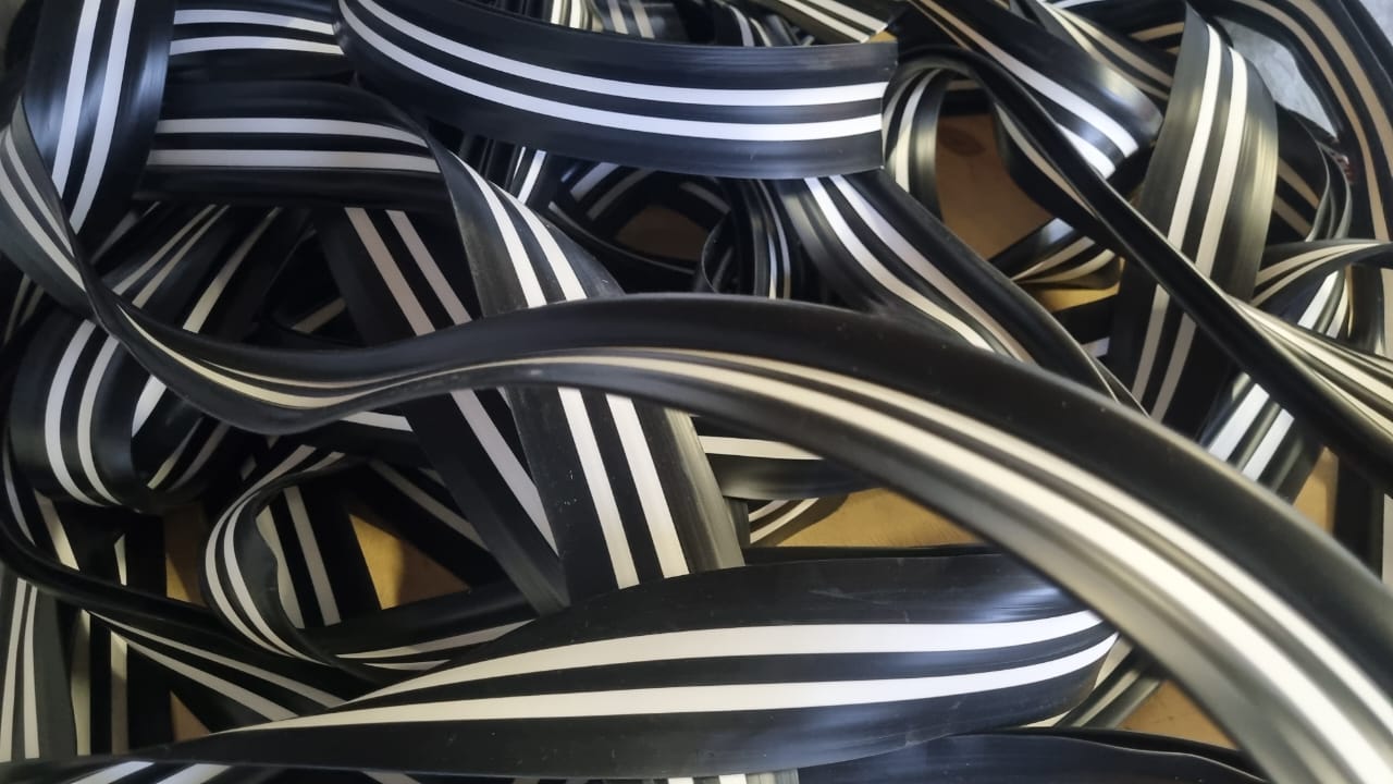 Привальный брус 70 мм с брызгоотбойником для лодок ПВХ